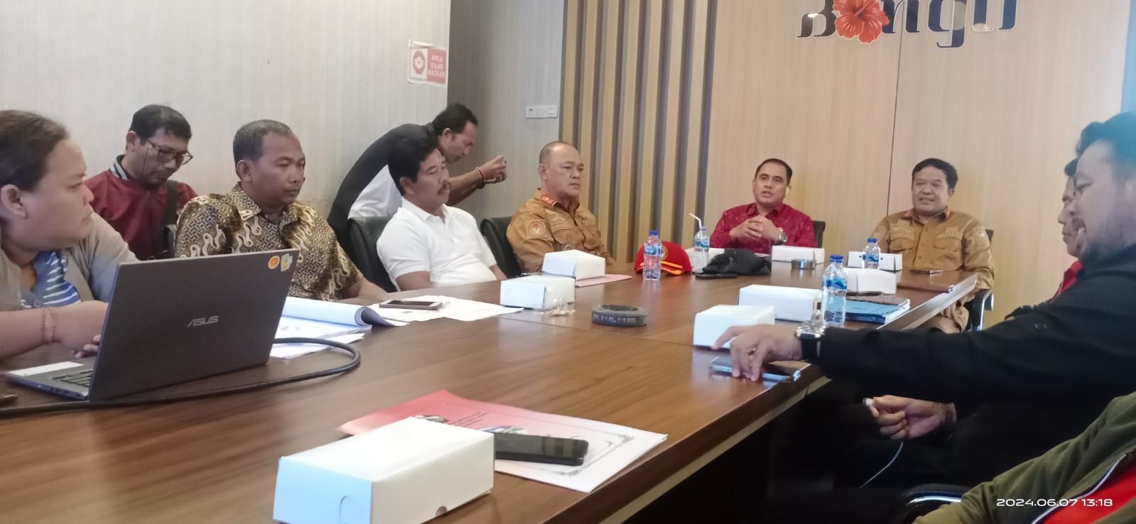 Mengikuti Rapat Koordinasi Pembangunan Hotel Oleh PT. Ecocomplect Group Indonesia di Ruang Rapat RJ 