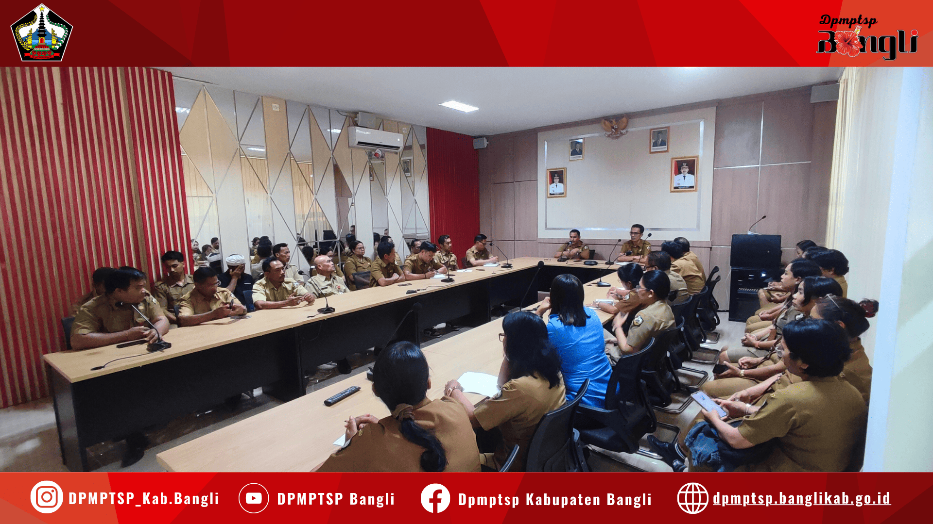 Rapat rutin DPMPTSP dipimpin langsung oleh Kepala Dinas serta diikuti seluruh Pegawai bertempat di r
