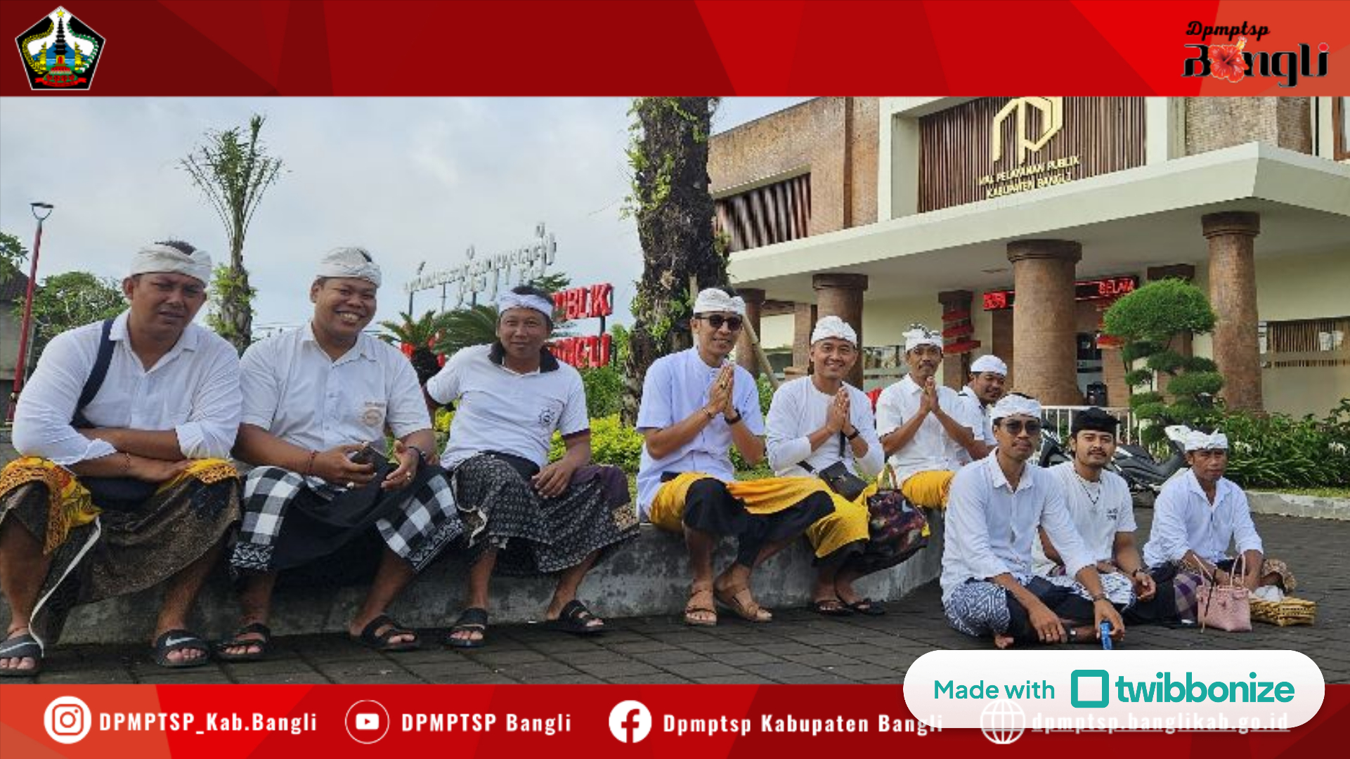 PERSEMBAHYANGAN BERSAMA DI PADMASANA KANTOR MPP PADA RAHINAN SARASWATI
